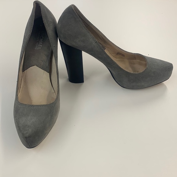 Ladies size 9 1/2 Grey and Black Michael Kors Leather heels - Picture 3 of 9